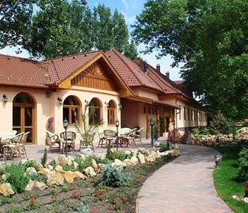 Platan Garden & Restaurant Hotel 3*