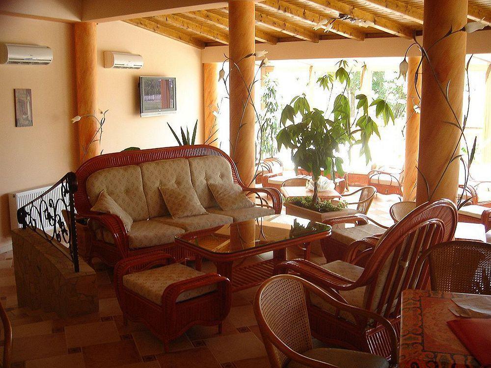 Hotel Platan Garden & Restaurant 3*