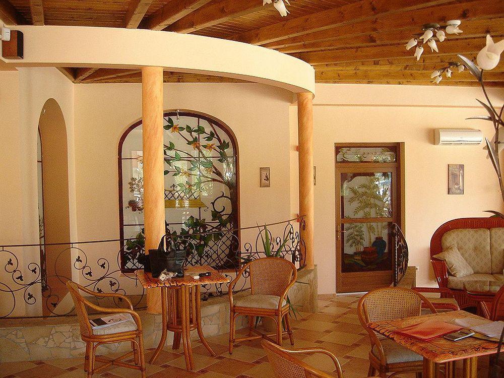 Platan Garden & Restaurant Hotel