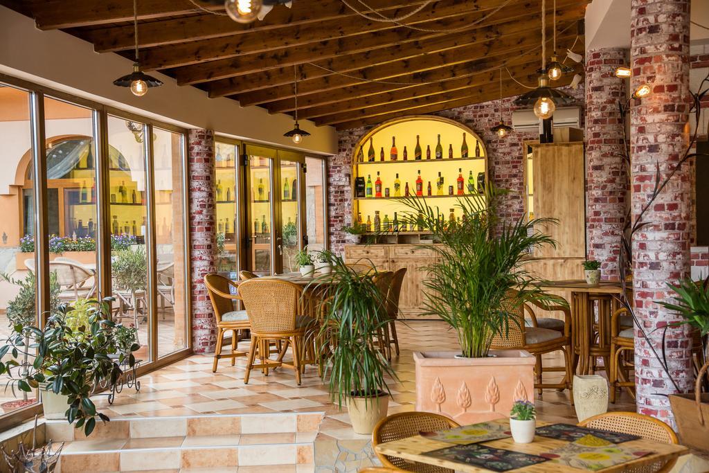 Platan Garden & Restaurant Hotel