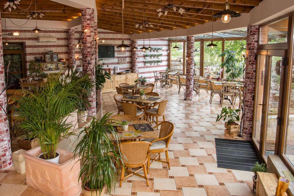 Hotel Platan Garden & Restaurant