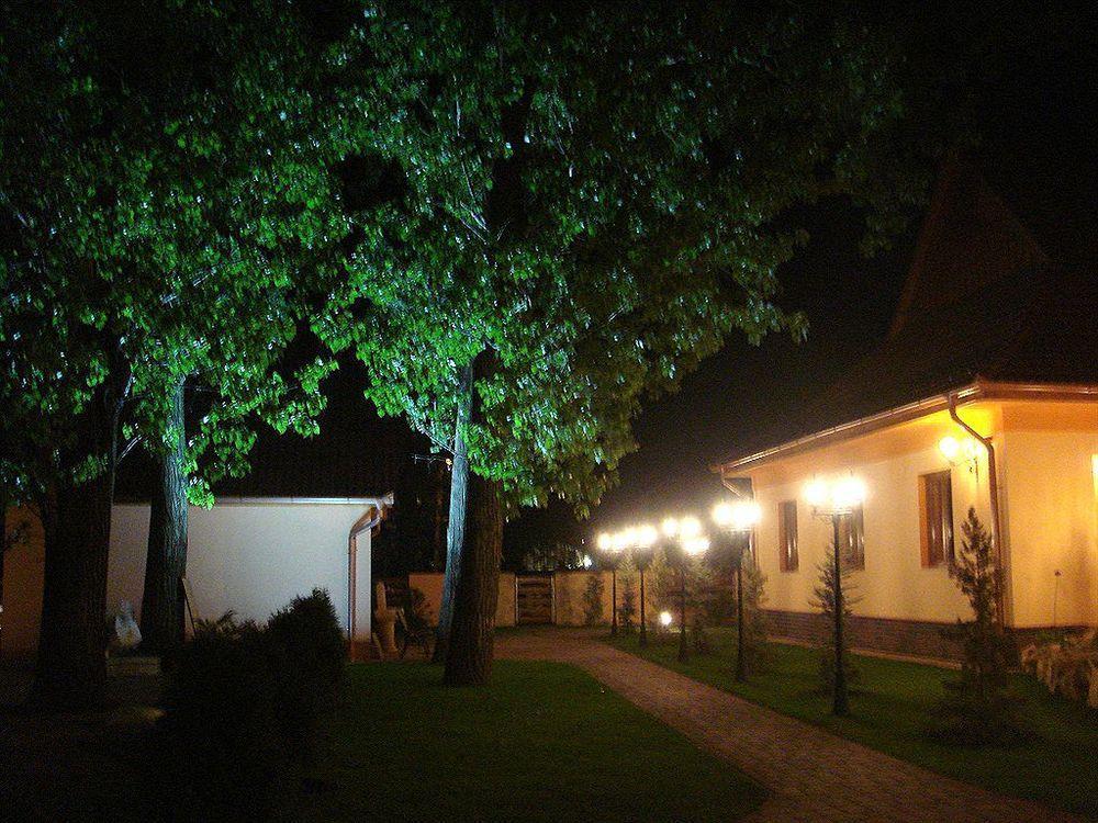 Platan Garden & Restaurant Hotel 3*