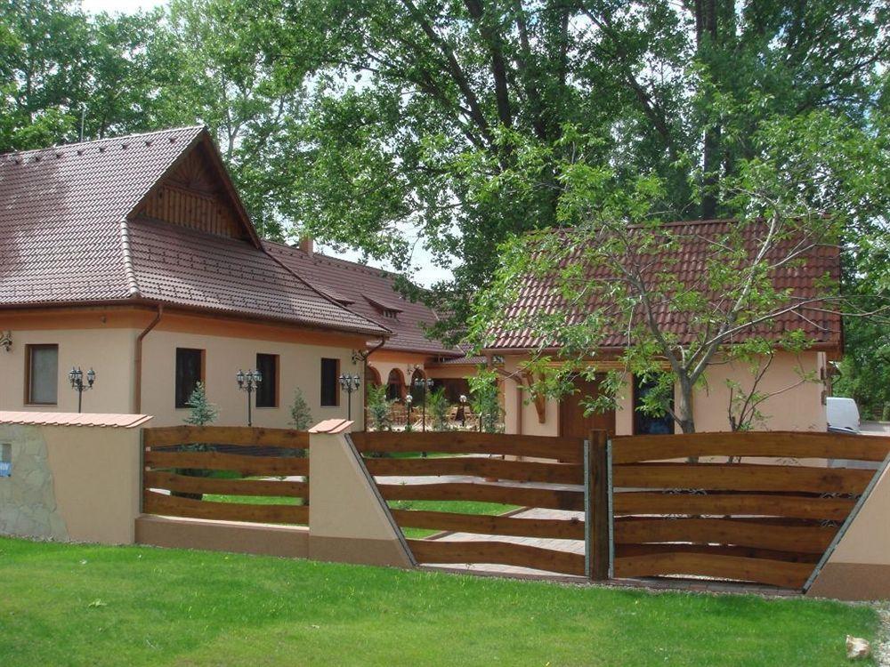 Platan Garden & Restaurant
