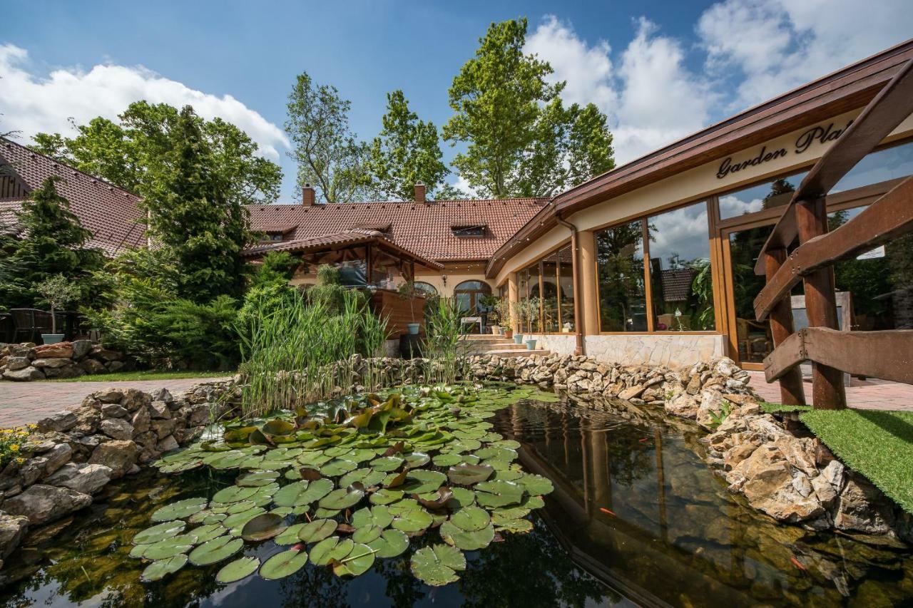 Platan Garden & Restaurant Hotel